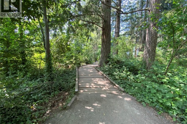 1100 Woss Lake Dr, Nanaimo, BC, photo 3