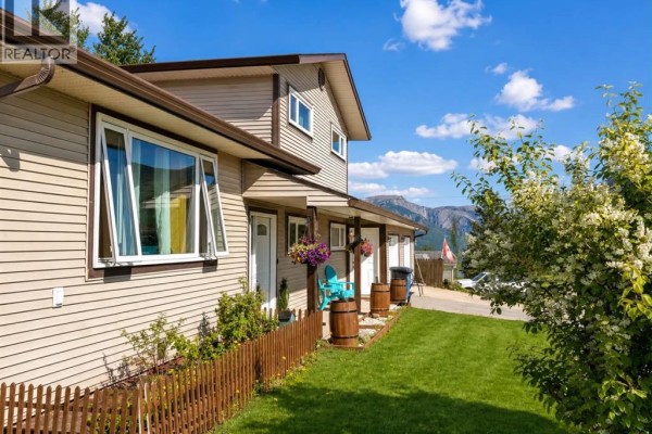 11002 Hoppe Avenue, Grande Cache, AB, photo 2