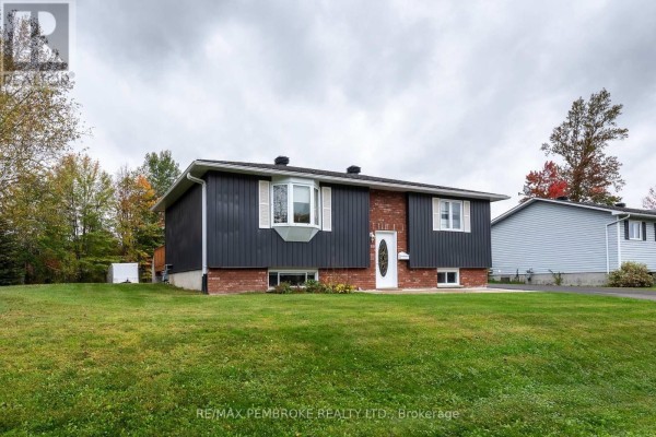 1108 Boundary Road, Pembroke, ON K8A7X1 Photo 3