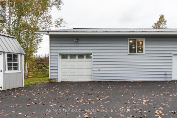 1108 Boundary Road, Pembroke, ON K8A7X1 Photo 5