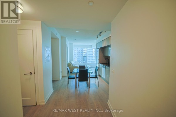 1101 - 10 York Street, Toronto, ON M5J0E1 Photo 3
