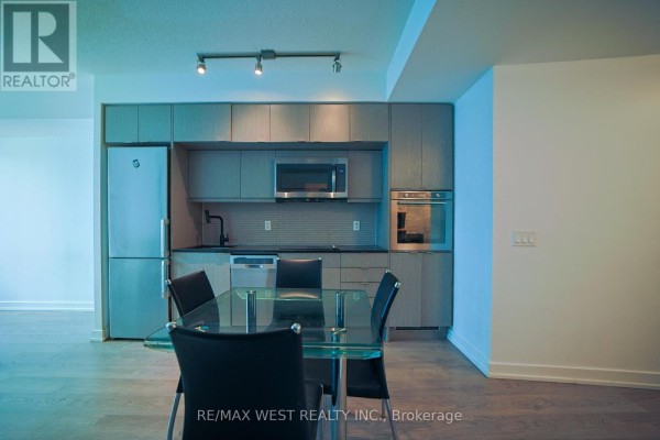 1101 - 10 York Street, Toronto, ON M5J0E1 Photo 4