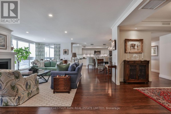 Dining room - 1101 - 61 St Clair Avenue W, Toronto, ON M4V2Y8 Photo 4