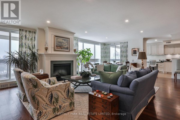 Kitchen - 1101 - 61 St Clair Avenue W, Toronto, ON M4V2Y8 Photo 5