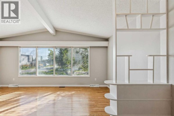 Living room - 1101 42 Street Sw, Calgary, AB T3C1Z2 Photo 3