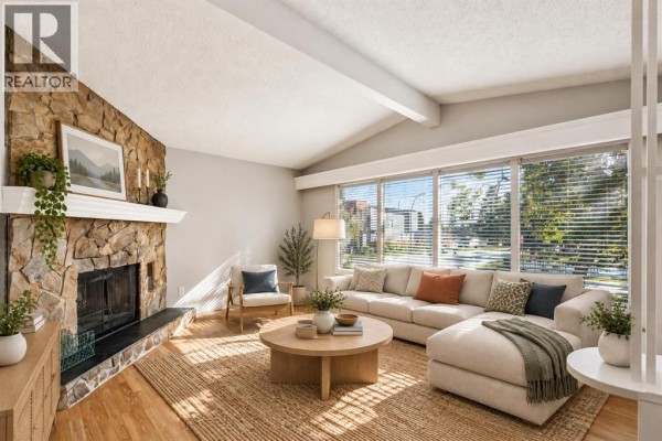 Living room - 1101 42 Street Sw, Calgary, AB T3C1Z2 Photo 5