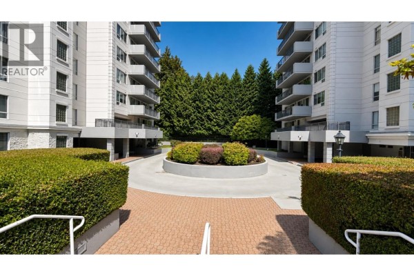 1101 551 Austin Avenue, Coquitlam, BC V3K6R7 Photo 3
