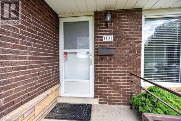 Den - 1101 Mohawk Road E, Hamilton, ON L8T2S4 Photo 2