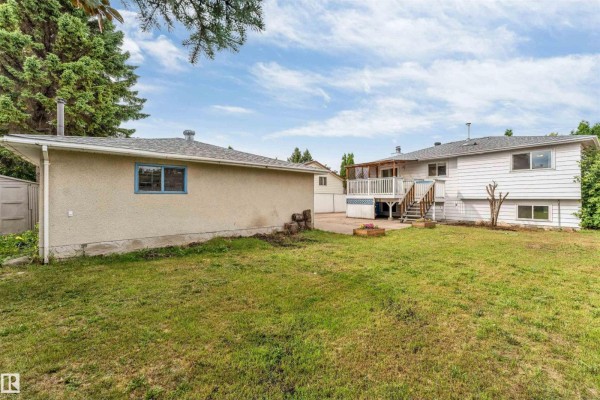 Family room - 11015 170 Av Nw, Edmonton, AB T5X3L1 Photo 4