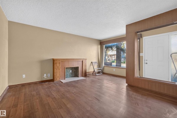 Primary Bedroom - 11015 87 Av Nw, Edmonton, AB T6G0X5 Photo 4