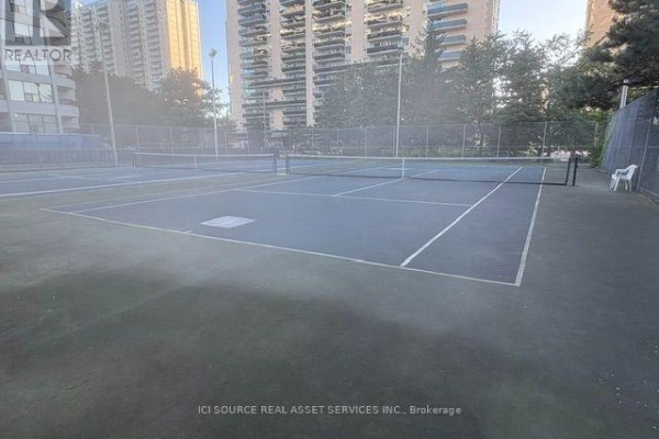 Living room - 1102 - 50 Quebec Avenue, Toronto, ON M6P4B4 Photo 4