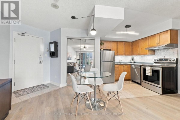 Kitchen - 1102 - 650 Queens Quay W, Toronto, ON M5V2Y7 Photo 3