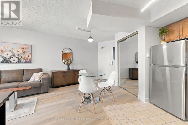 Primary Bedroom - 1102 - 650 Queens Quay W, Toronto, ON M5V2Y7 Photo 4