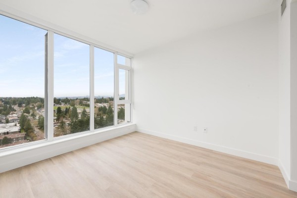 1102 9675 King George Boulevard, Surrey, BC V3T2V3 Photo 5