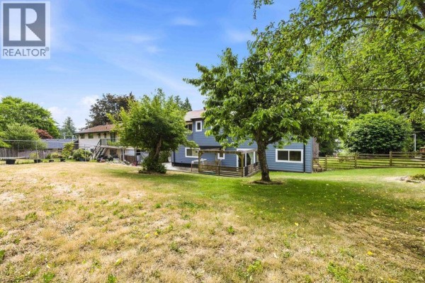 1102 Grandview Road, Gibsons, BC V0N1V3 Photo 2