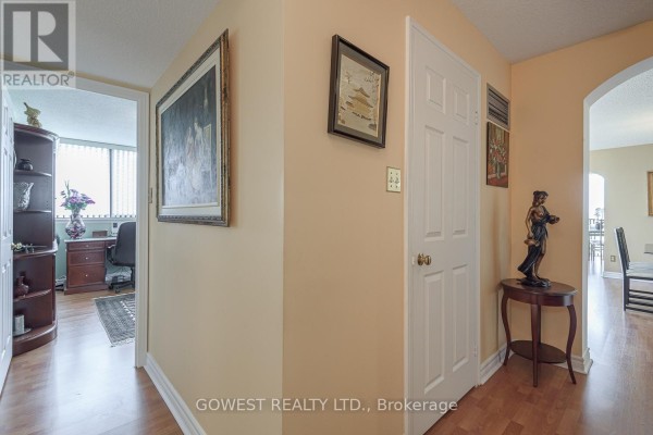 1103 - 1240 Marlborough Court, Oakville, ON, photo 2