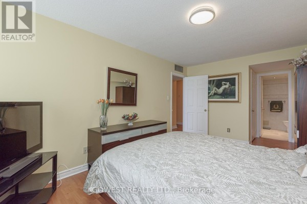 1103 - 1240 Marlborough Court, Oakville, ON, photo 3