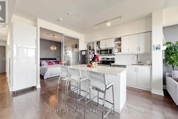 Kitchen - 1103 - 160 Vanderhoof Avenue, Toronto, ON M4G0B7 Photo 3