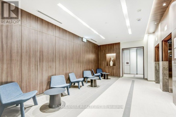 Living room - 1103 - 1787 St. Clair Avenue W, Toronto, ON M6N0B7 Photo 3