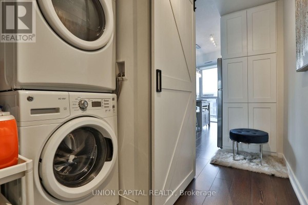 Bathroom - 1103 - 20 Bruyeres Mews, Toronto, ON M5V0G8 Photo 4