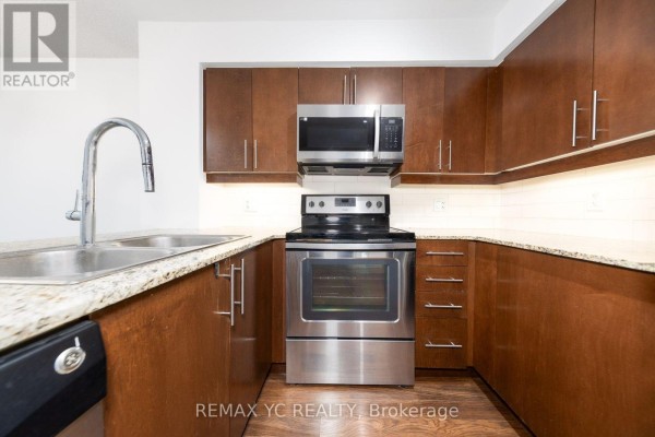 Living room - 1103 - 2191 Yonge Street, Toronto, ON M4S3H8 Photo 3