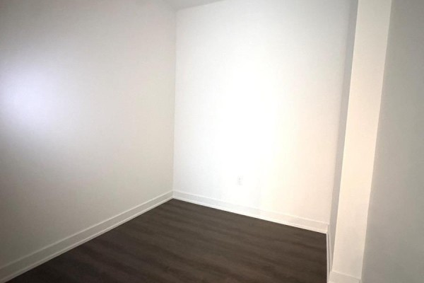 Living room - 1103 - 448 Burnhamthorpe Road W, Mississauga, ON L5B0R4 Photo 5