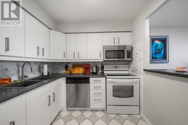 Kitchen - 1103 - 81 Townsgate Drive, Vaughan, ON L4J8E6 Photo 4