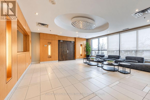 Kitchen - 1103 - 840 Queens Plate Drive, Toronto, ON M9W6Z3 Photo 3