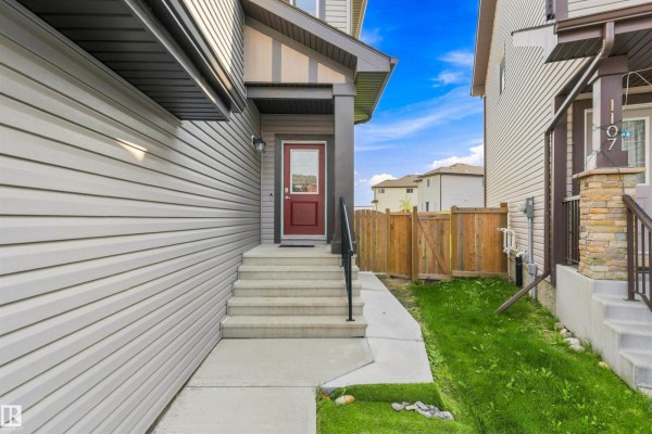 1103 26 Av Nw, Edmonton, AB, photo 2