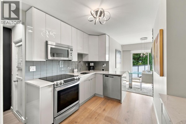 1103 Cloverley Street, North Vancouver, BC V7L1N7 Photo 5