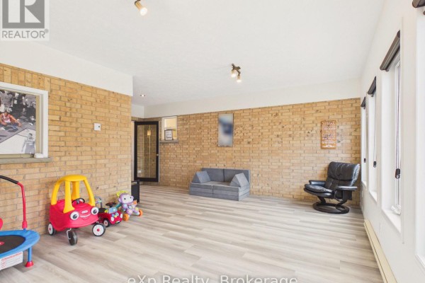 Sunroom - 1103 Marietta Street, Howick, ON N0G2X0 Photo 4