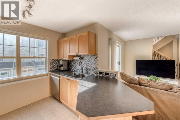 Kitchen - 1104, 7171 Coach Hill Road Sw, Calgary, AB T3H3R7 Photo 5