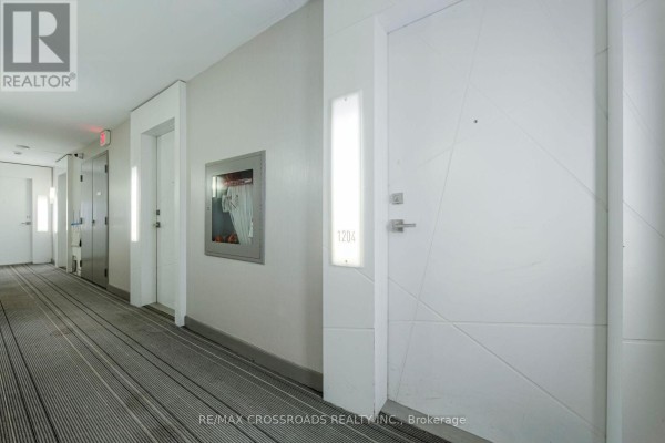 Kitchen - 1104 - 12 York Street, Toronto, ON M5J2Z2 Photo 3