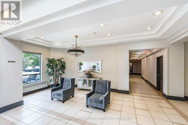 Kitchen - 1104 - 60 Disera Drive, Vaughan, ON L4J9G1 Photo 3