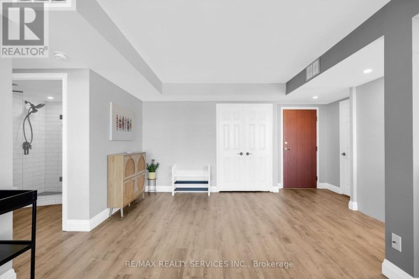 1104 - 880 Dundas Street W, Mississauga, ON L5C4H3 Photo 3