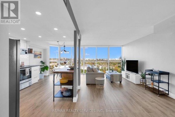 1104 - 880 Dundas Street W, Mississauga, ON L5C4H3 Photo 4