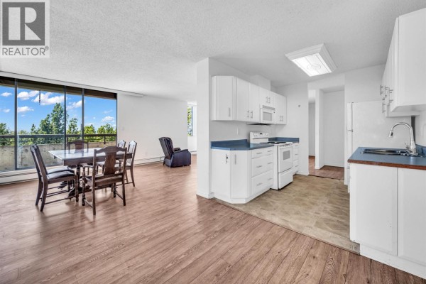 1104 3737 Bartlett Court, Burnaby, BC V3J7E3 Photo 4