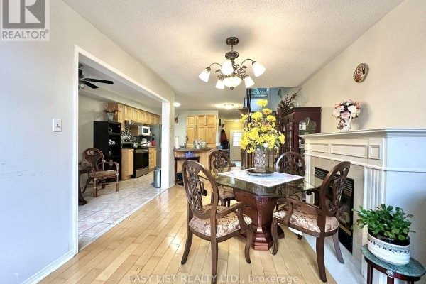 Eating area - 1104 Carding Mill Place, Mississauga, ON L5W1C4 Photo 4