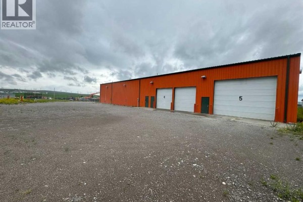 1104 Chief Mountain Avenue, Pincher Creek, AB T0K1W0 Photo 4