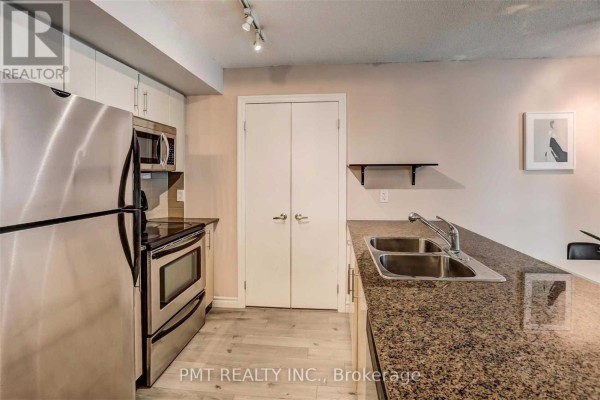Kitchen - 1105 - 12 Yonge Street, Toronto, ON M5E1Z9 Photo 3