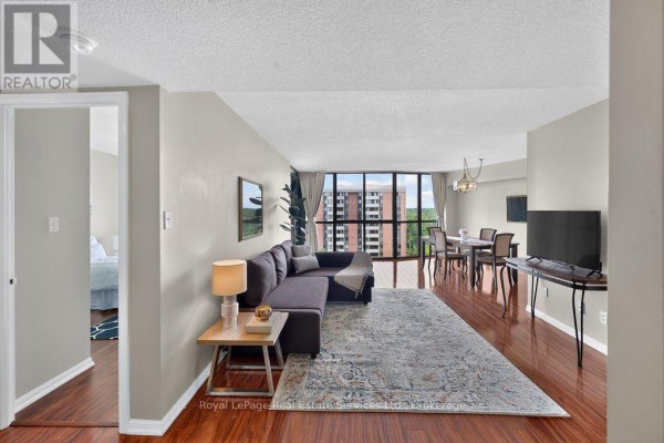 1105 - 1240 Marlborough Court, Oakville, ON, photo 3