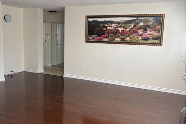 Dining room - 1105 - 3590 Kaneff Crescent, Mississauga, ON L5A3X3 Photo 2