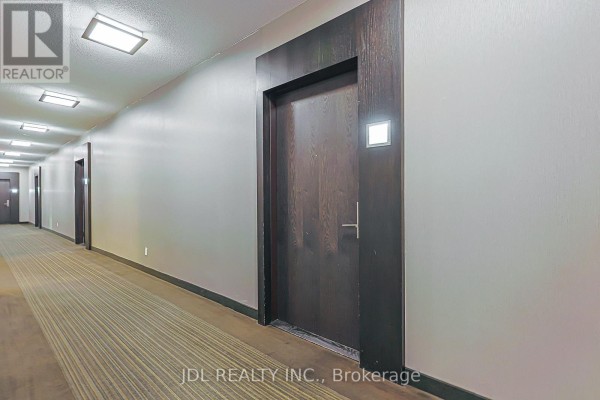 Den - 1105 - 770 Bay Street, Toronto, ON M5G0A6 Photo 5