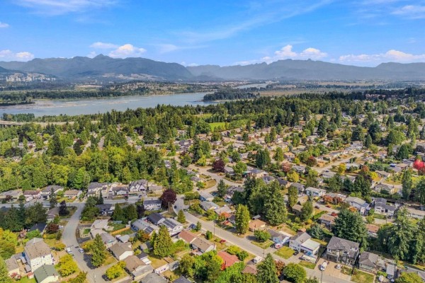 11055 Oriole Drive, Surrey, BC V3R5A7 Photo 4