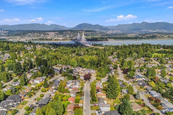 11055 Oriole Drive, Surrey, BC V3R5A7 Photo 5