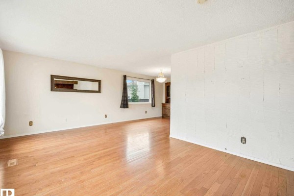 Family room - 11056 166 Av Nw, Edmonton, AB T5X1Y3 Photo 4