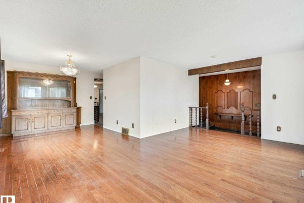 Den - 11056 166 Av Nw, Edmonton, AB T5X1Y3 Photo 5