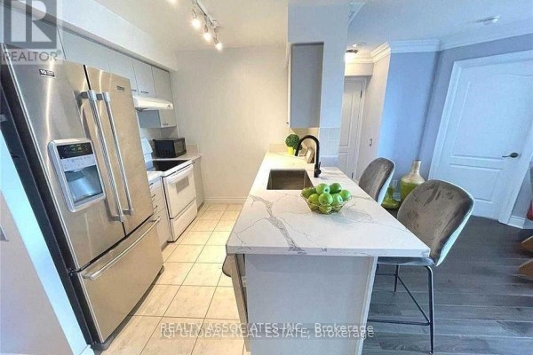 Kitchen - 1106 - 2 Clairtrell Road, Toronto, ON M2N7H5 Photo 3