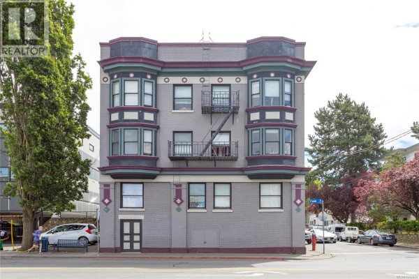 1106 Balmoral Rd, Victoria, BC V8T1B1 Photo 2