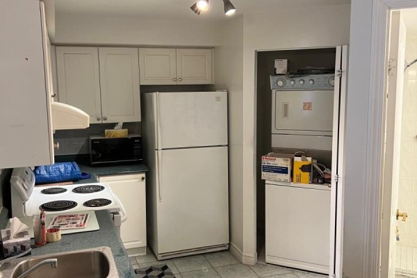 Kitchen - 1107 - 152 St Patrick Street, Toronto, ON M5T3J9 Photo 4